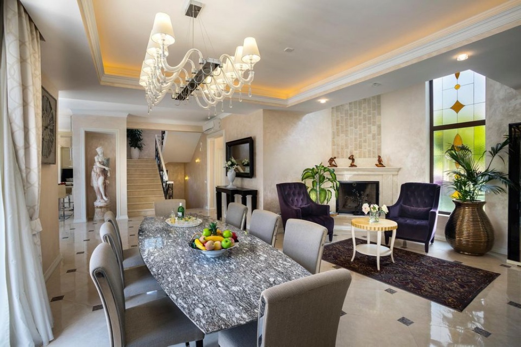 Residential Villa - LUXURY VILLA FOR SALE