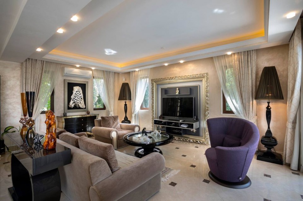 Residential Villa - LUXURY VILLA FOR SALE