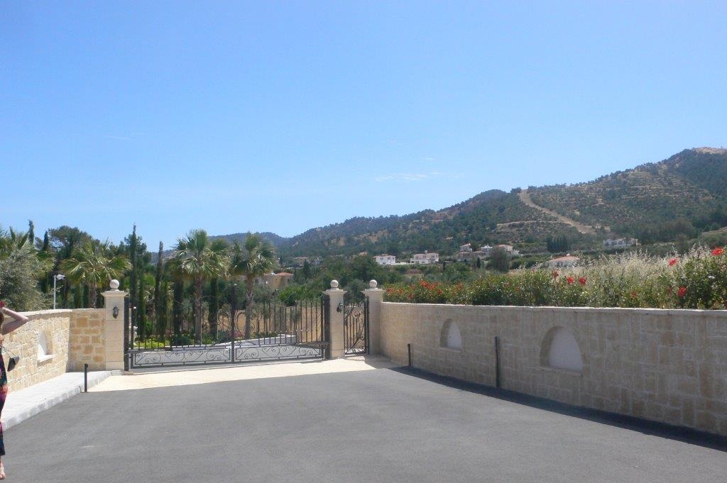 Residential Villa - LUXURY VILLA FOR SALE