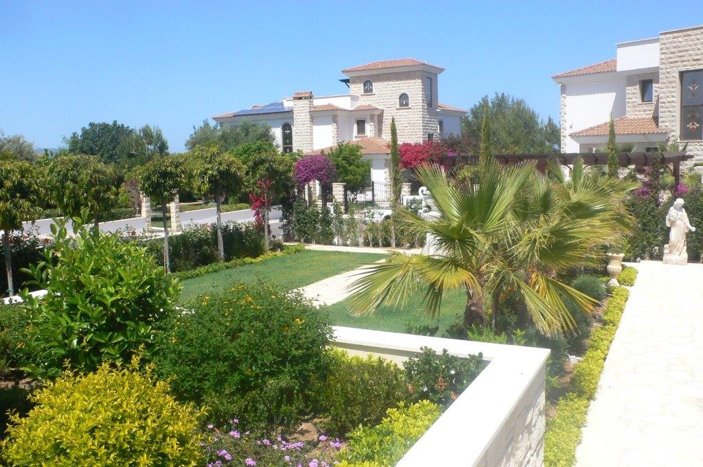 Residential Villa - LUXURY VILLA FOR SALE