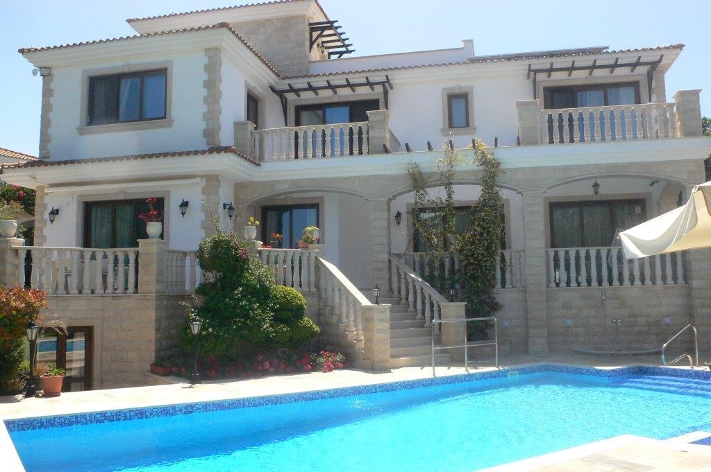 Residential Villa - LUXURY VILLA FOR SALE