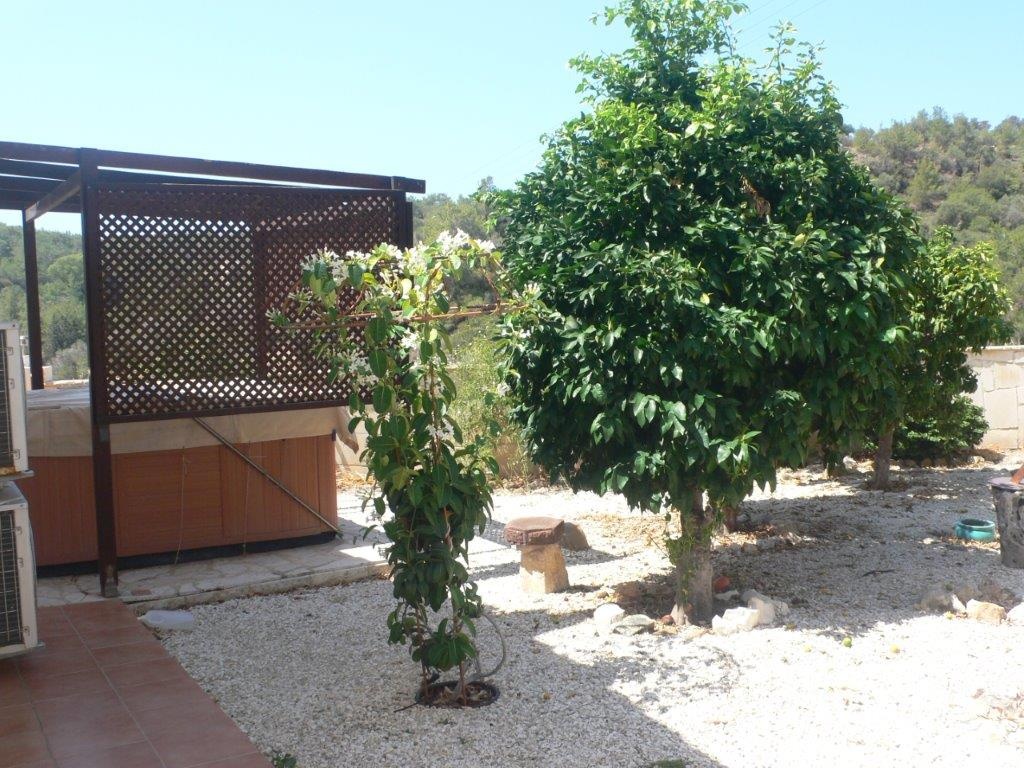 Residential Villa - 4 BEDROOM DETACHED VILLA FOR SALE IN NEO CHORIO with full title deed