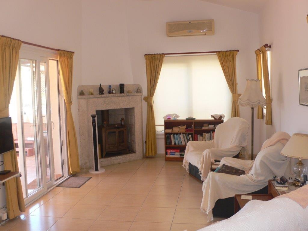 Residential Villa - 4 BEDROOM DETACHED VILLA FOR SALE IN NEO CHORIO with full title deed