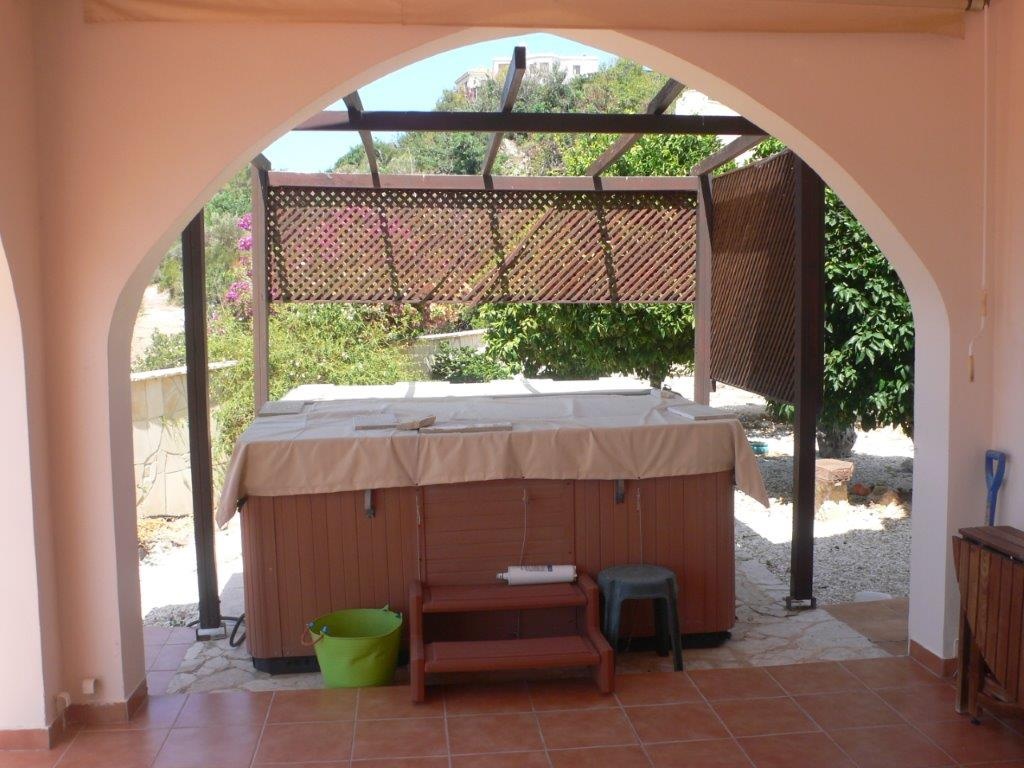 Residential Villa - 4 BEDROOM DETACHED VILLA FOR SALE IN NEO CHORIO with full title deed