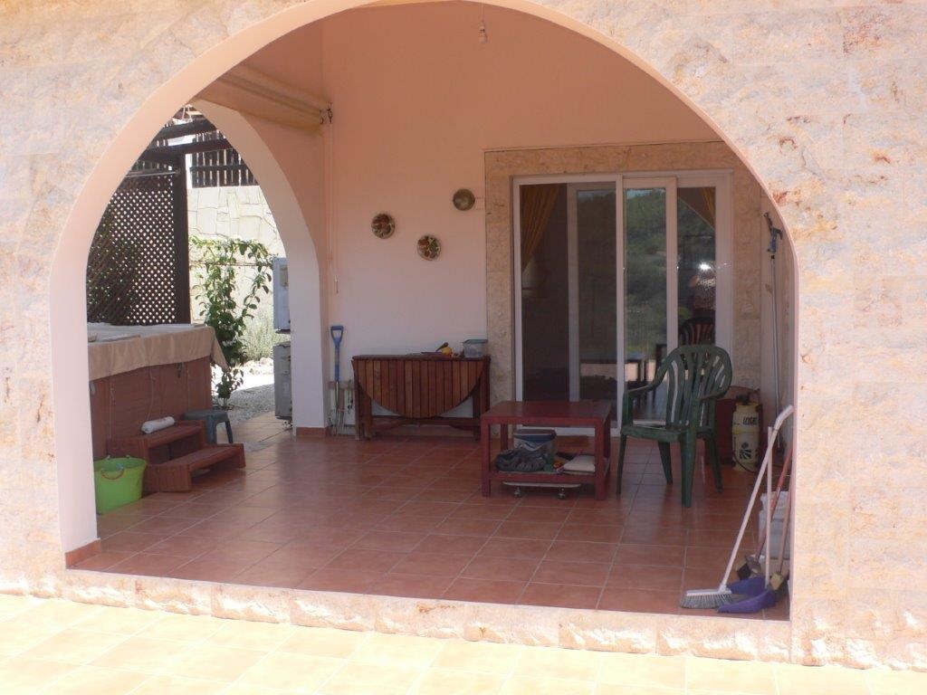Residential Villa - 4 BEDROOM DETACHED VILLA FOR SALE IN NEO CHORIO with full title deed