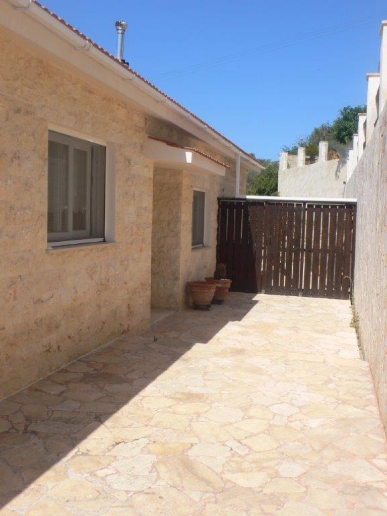Residential Villa - 4 BEDROOM DETACHED VILLA FOR SALE IN NEO CHORIO with full title deed